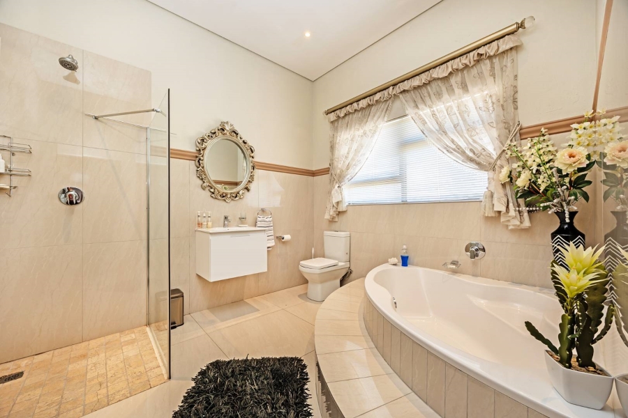 8 Bedroom Property for Sale in Baronetcy Estate Western Cape